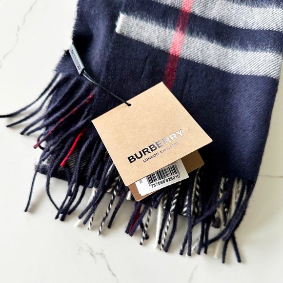 NWT Burberry Check Cashmere Scarf - Picture 9 of 10